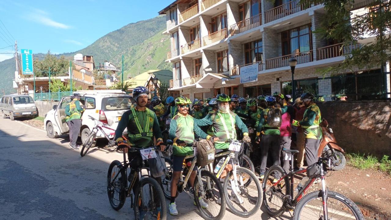 Sarthak Resorts-Reside In Nature With Best View, 9 Kms From Mall Road Manali Exteriör bild