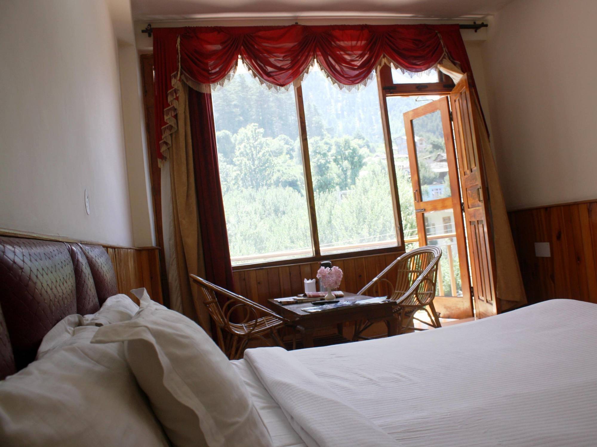 Sarthak Resorts-Reside In Nature With Best View, 9 Kms From Mall Road Manali Exteriör bild