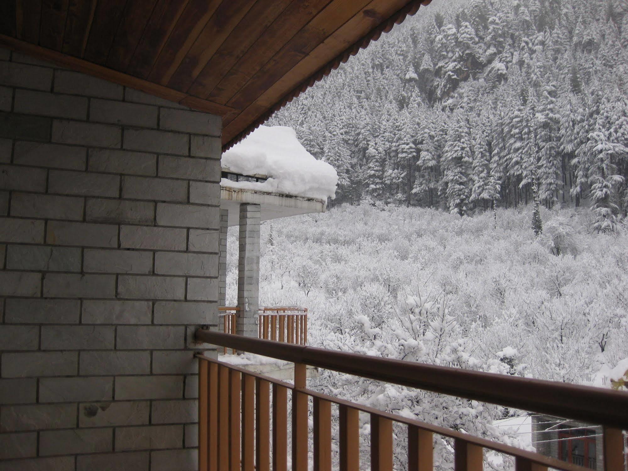 Sarthak Resorts-Reside In Nature With Best View, 9 Kms From Mall Road Manali Exteriör bild