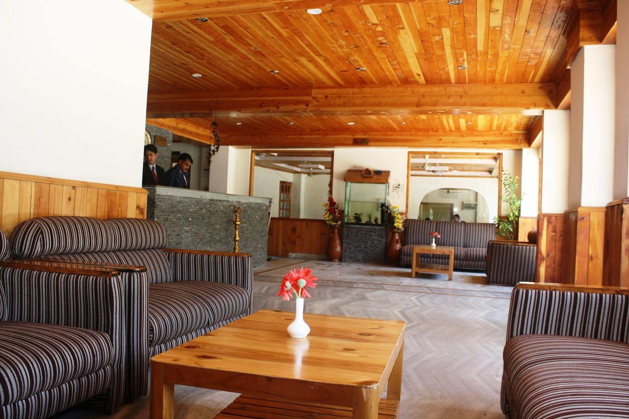 Sarthak Resorts-Reside In Nature With Best View, 9 Kms From Mall Road Manali Exteriör bild