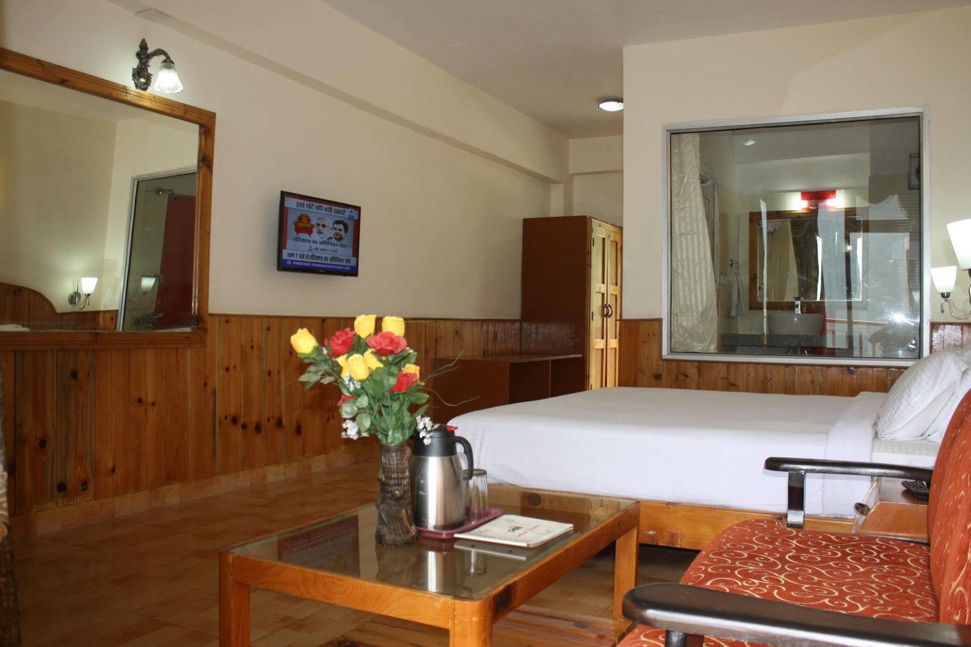 Sarthak Resorts-Reside In Nature With Best View, 9 Kms From Mall Road Manali Exteriör bild